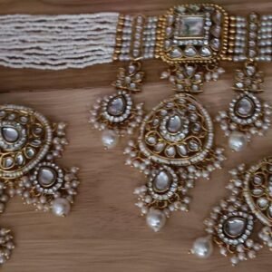 Choker Golden White Pearls