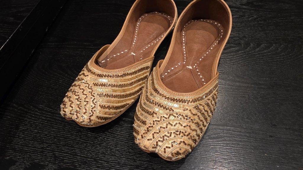 punjabi jutti gold pj110