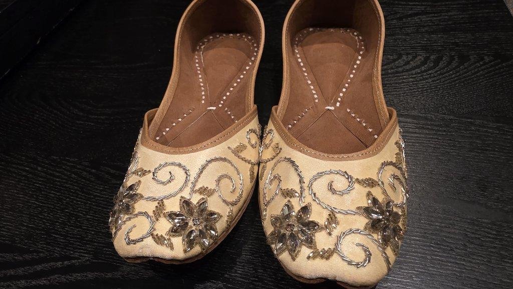 punjabi jutti gold pj133
